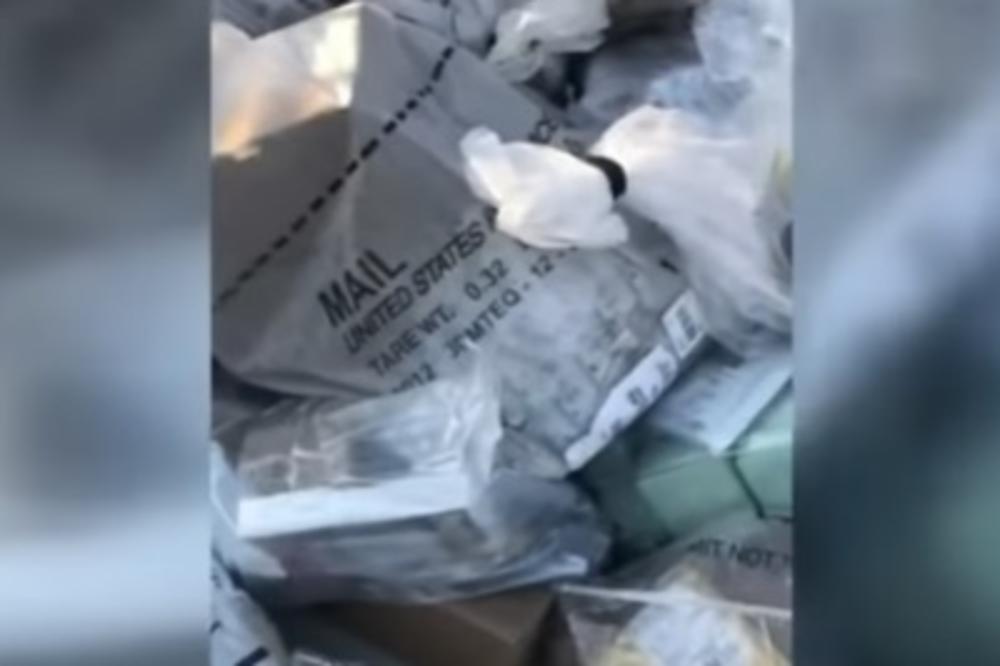 MISTERIJA BAČENIH POŠILJKI U KALIFORNIJI: Džakovi puni neotvorenih paketa i pisama izbačeni usred noći na parking! VIDEO
