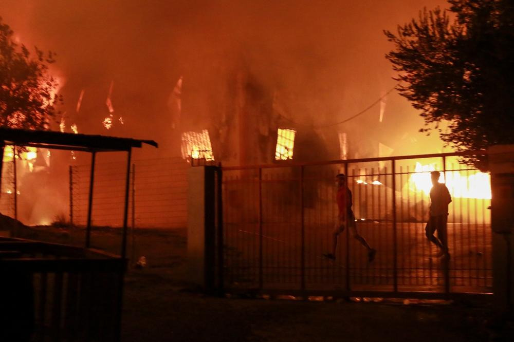 DRAMA NA LEZBOSU: Izbio požar u kampu za migrante, sumnja se da je vatra namerno izazvana u znak protesta