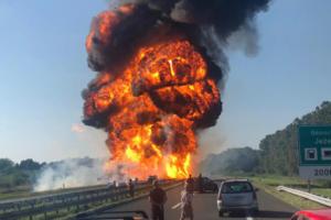 HAOS NA AUTO-PUTU KOD ZAGREBA: Dvoje mrtvih, vatra guta kamione, čuju se i eksplozije (VIDEO)