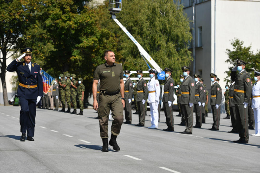 VOJNI KADETI VEŽBALI ZA SUTRAŠNJU PROMOCIJU U OFICIRE: Zbog korone svečanost neće biti održana ispred Narodne skupštine