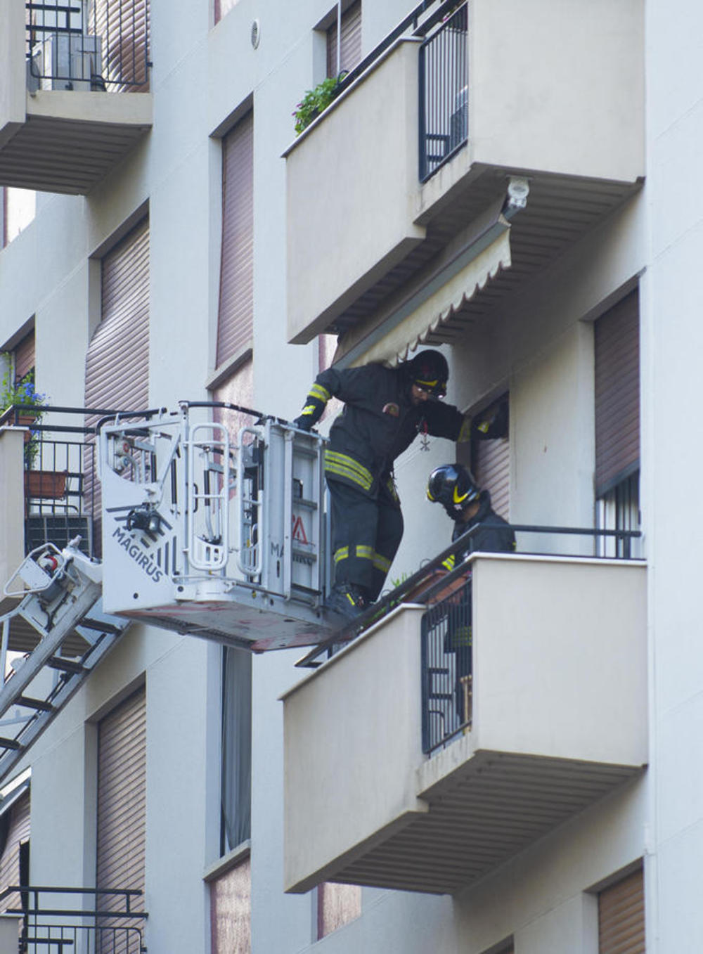 <p>U eksploziji koja se jutros dogodila u jednoj zgradi u Milanu šest osoba je povređeno, od kojih jedna teže, preneli su italijanski mediji.</p>