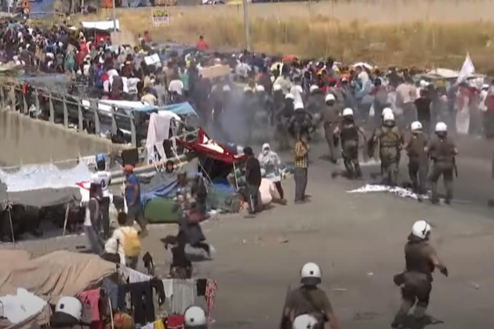 NEREDI NA LEZBOSU: Migranti krenuli ka luci, policija ih odbila suzavcem (VIDEO)