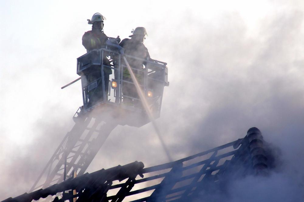 INCIDENT U SELU KOD KLADOVA: Potpuno izgorela kuća bivšeg predsednika opštine
