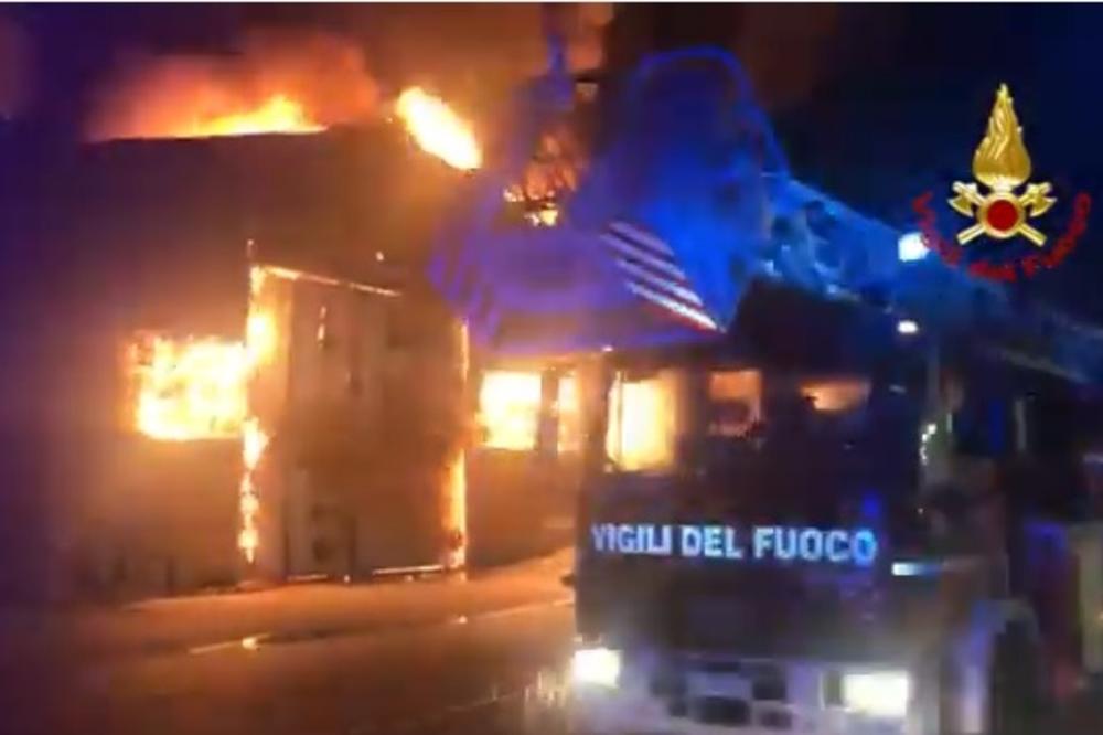 OGROMAN POŽAR NA JADRANU: Vatra zahvatila skladišta u italijanskoj luci u Ankoni!
