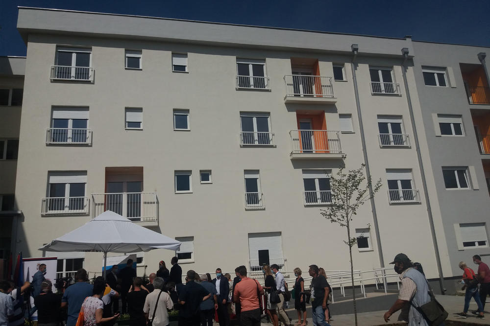 KRUŠEVAC: Ministar Dačić uručio ključeve stanova izbeglima