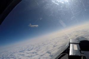 RUSI OTERALI AMERIČKE I ŠVEDSKE AVIONE: Pogledajte snimak iz kabine Su-27 (VIDEO)