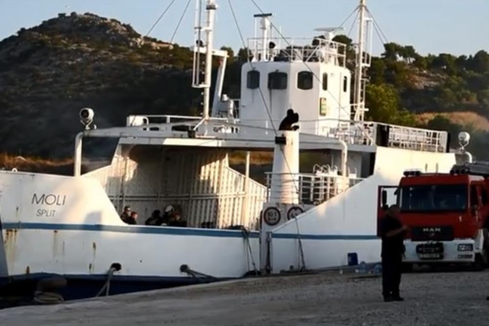 ZAPALIO SE PUTNIČKI BROD U ŠIBENIKU: Vatrogasci na licu mesta, brod Moli prazan!