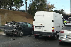 UDES NA AUTO-PUTU: Sudarila se 4 vozila, 3 povređena FOTO