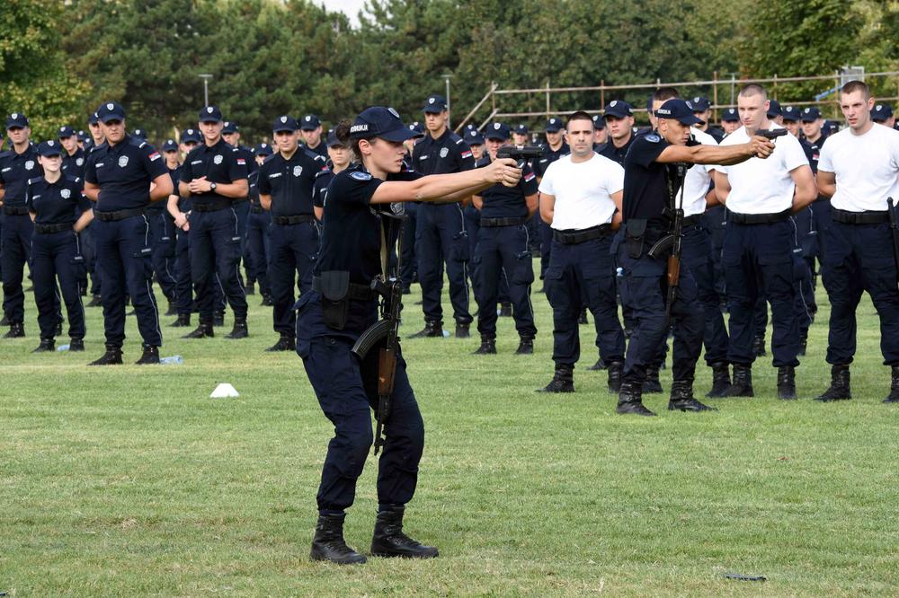 SRCE MI JE PUNO, ČUVAJTE JEDNI DRUGE: Ministar Stefanović objavio detalje sa današnje promocije novih policajaca KOJE NISTE VIDELI
