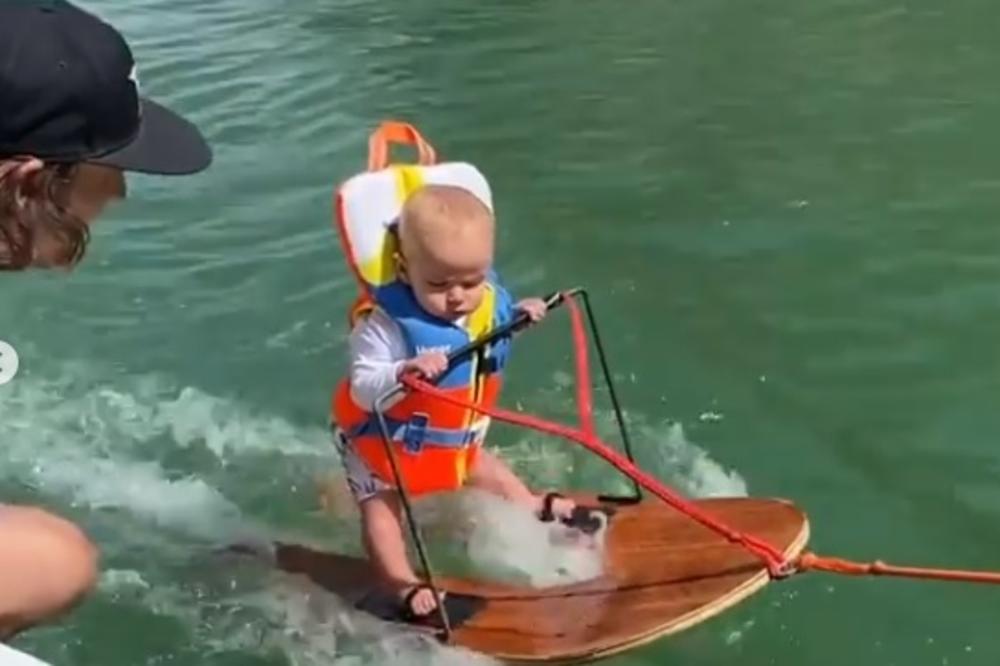 SNIMAK BEBE RIČA OSVOJIO SVET! Dečak od ŠEST MESECI skija na vodi, i to bez ičije pomoći! (VIDEO)