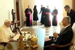 MILOVIM SMETA SASTANAK TRI POBEDNIČKE KOALICIJE SA AMFILOHIJEM: A evo koliko puta je Đukanović zvanično bio u Vatikanu! (VIDEO)
