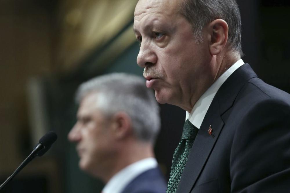 KAKO OSMAN OSVAJAČ, TAKO I NJIH DVOJICA: Ovako su se pozdravili Tači i Erdogan (FOTO)