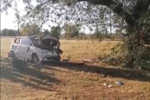 DETALJI NESREĆE U KLADOVU: Profesionalni vozač s proslave otišao pravo u smrt! Uleteo autom u njivu, ispao mu motor od prevrtanja