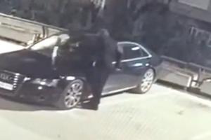ISPLIVAO SNIMAK STRAVIČNOG INCIDENTA U VRANJU Muškarac sa kapuljačom poliva benzinom i pali automobil Dragana Recka! (VIDEO)