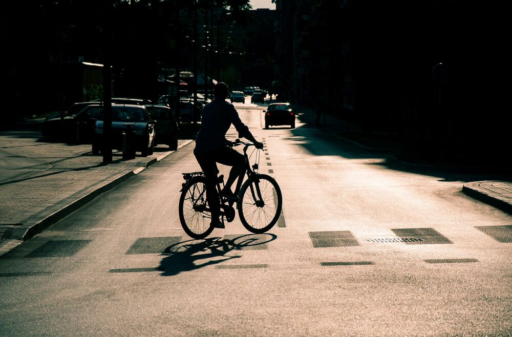 ulica, bicikl, pešački prelaz, biciklista