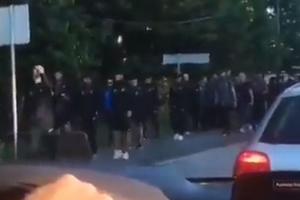 NESVAKIDAŠNJA KAZNA! Izgubili meč, pa ih predsednik kluba naterao da se kući vraćaju PEŠKE! Nije im dao da uđu u autobus (VIDEO)
