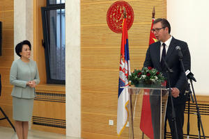 VUČIĆ NA SVEČANOSTI U KINESKOJ AMBASADI: Obeležen Dan NR Kine u Srbiji, predsednika dočekala Čen Bo FOTO