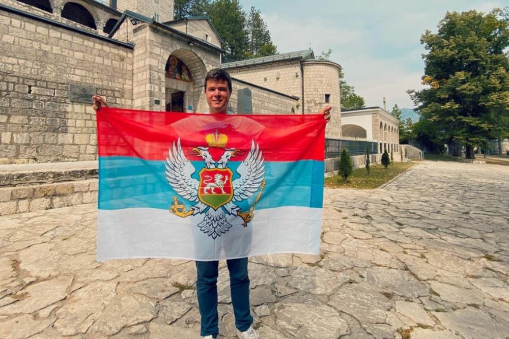 MALAGURSKI PRKOSI MILOVOJ POLICIJI: Evo šta je uradio na Cetinju što dugo NIKO NIJE SMEO, pa zapalio CG (FOTO)