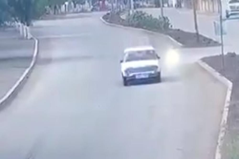 HIT SNIMAK! NEUNIŠTIVA LADA PREŽIVELA AZERBEJDŽANSKE PROJEKTILE: Vozač nastavio da vozi kao da se ništa nije dogodilo