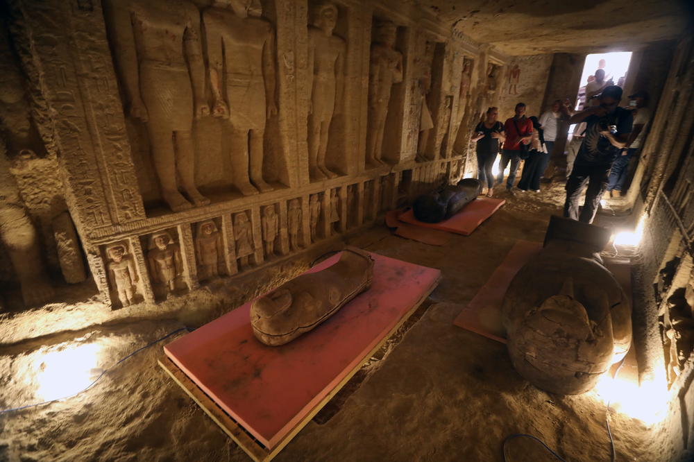 TAJNE ČUVANE 2.600 GODINA: Netaknute MUMIJE ležale u bunarima vekovima! U Egiptu otkriveno čak 59 zapečaćenih sarkofaga! (FOTO)