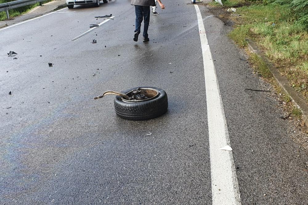 POGINULI ŽENA I DETE STARO 7 GODINA: Jeziva saobraćajna nesreća kod Glogovca