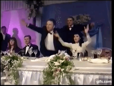 POGODILA GA PRAVO U SRCE I TO ZBOG POREKLA! Kad je čuo ovu pesmu na svojoj svadbi, ARKAN je skočio na sto i PREKRSTIO SE! (VIDEO)