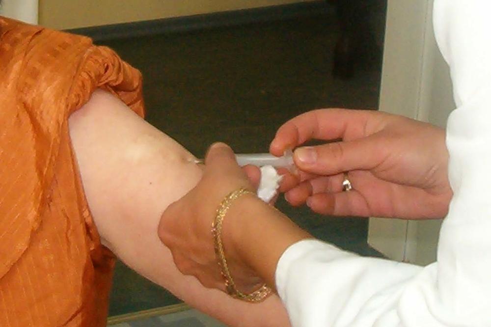 ZA 5 DANA, DATO 2.500 VAKCINA: Lozničani se u velikom broju vakcinisali protiv sezonskog gripa