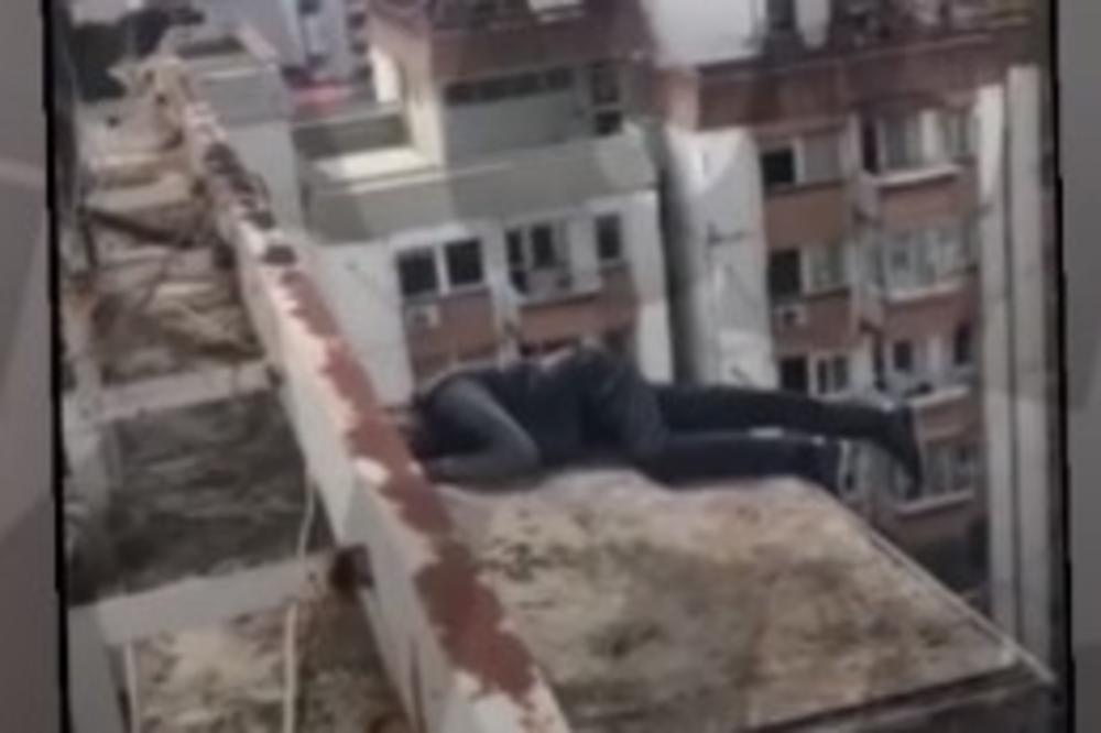 UZNEMIRUJUĆI SNIMAK! Vatrogasci bezuspešno pokušali da spasu život muškarcu koji se bacio sa vrha zgrade na Dorćolu!