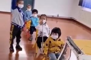 OVO JE HIT! Japanci u vrtiću uče decu kako da se ponašaju u PREVOZU, srce će vam biti puno kada vidite snimak! (VIDEO)