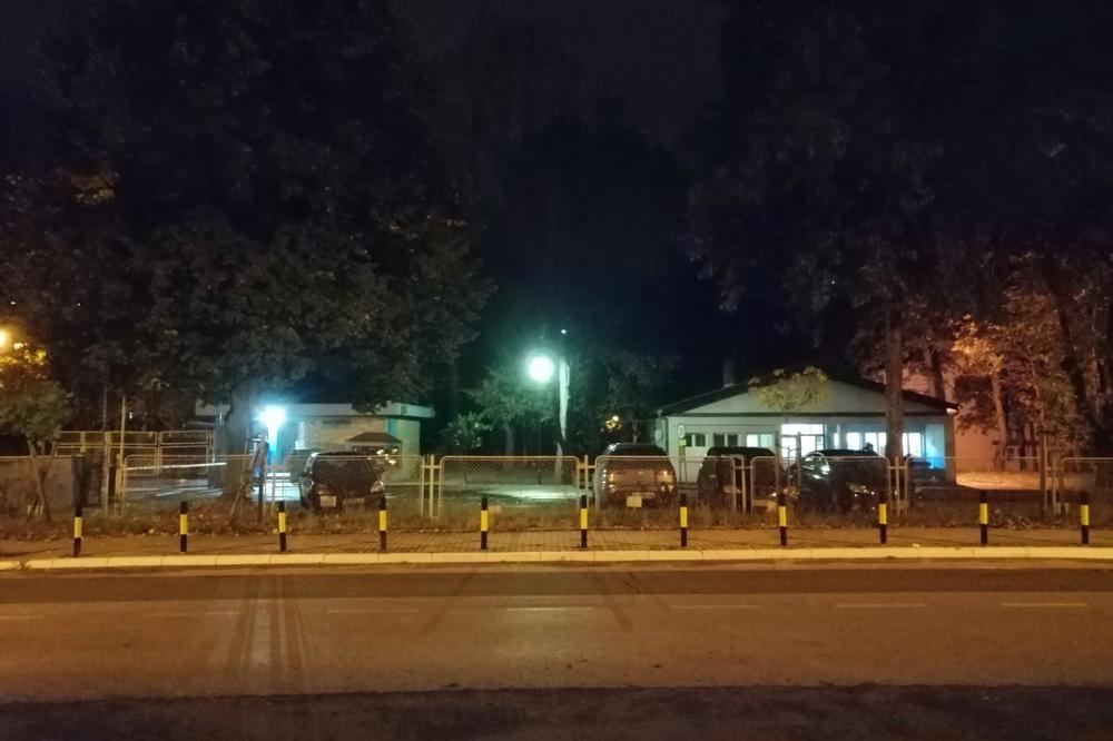 OGLASILO SE MINISTARSTVO ODBRANE: Pripadnik vojske Srbije koji se upucao na parkingu kasarne PREMINUO