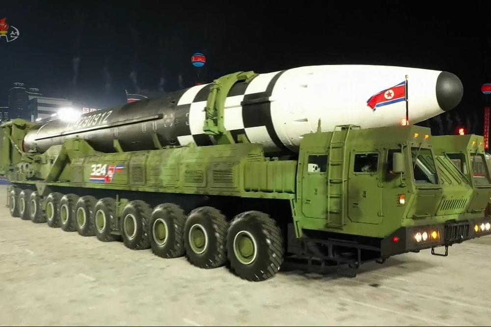 KIM ŠOKIRAO SVET: Pohvalio se novom interkontinentalnom balističkom raketom, NAJVEĆOM do sada! (FOTO, VIDEO)