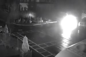 DRAMA U MINSKU: Na zgradu policije bačena 3 molotovljeva koktela! Oštećen službeni autobus, kamere snimile incident (VIDEO)