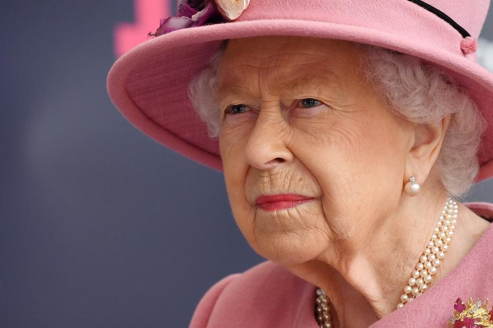 POZDRAV BOJAMA BEZ PRINCA FILIPA U dvorcu Vindzor zvanično obeležen rođendan kraljice Elizabete FOTO, VIDEO