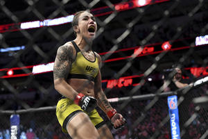 DEMOLIRALA RIVALKU I ISPISALA ISTORIJU UFC-A Brutalna Brazilka je postala prva žena koja je uspela da uradi OVO (VIDEO)