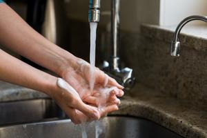 ZABRINJAVAJUĆI PODACI: Tri milijarde ljudi u svetu nema uslove za pranje ruku! Pojačan rizik od zaraze koronom i drugim bolestima