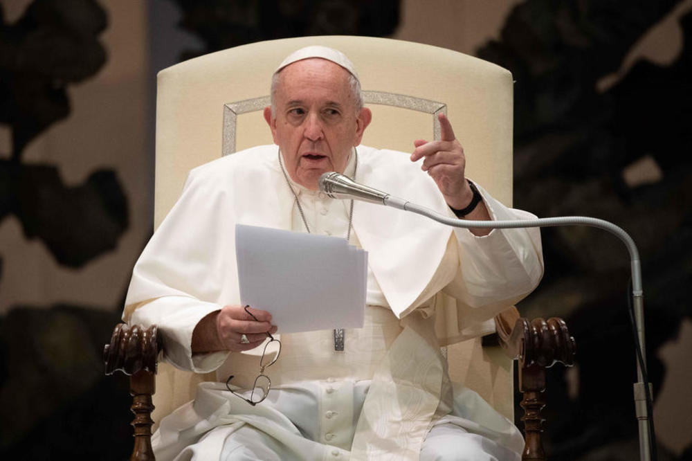 PAPA FRANJA NAPUŠTA FUNKCIJU? Vatikanski analitičar tvrdi da je pontif bolestan i u Vatikanu se oseća kao u kavezu!