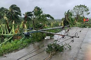 SNAŽAN TAJFUN POGODIO FILIPINE: Nevreme izazvalo poplave, udari vetra išli do 180 km na čas! Više od 25.000 ljudi evakuisano