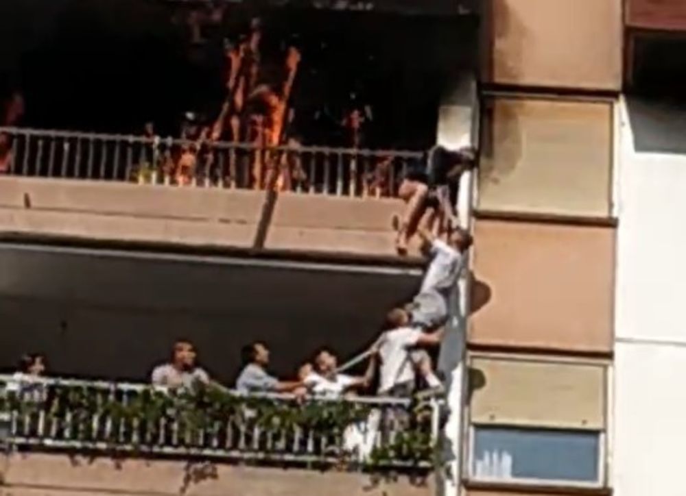 radnici izvukli devojčicu iz plamena