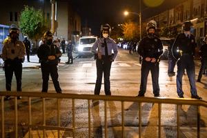U FILADELFIJI UVEDEN POLICIJSKI ČAS ZBOG NASILNIH PROTESTA: Vlasti hoće da stanu na put pljačkama i sukobljavanju sa policijom