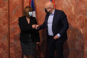 PRIMOPREDAJA: Ružić i Vukosavljević predali ministarstva damama Mariji i Maji (FOTO)