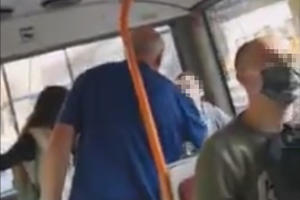 EVO ZAŠTO JE BEOGRAD ŽARIŠTE KORONE: Pogledajte žestoku raspravu u trolejbusu!  Vozač i putnik bez maske u klinču!