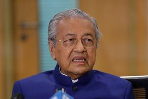 OVAJ DRŽAVNIK PODRŽAO MUSLIMANE DA UBIJU MILIONE FRANCUZA: Bivši premijer Malezije kaže da imaju pravo na to! (VIDEO)