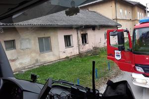 POŽAR U BANJALUCI ODNEO JEDAN ŽIVOT: Vatra izbila u baraci u naselju Lazarevo! (FOTO)