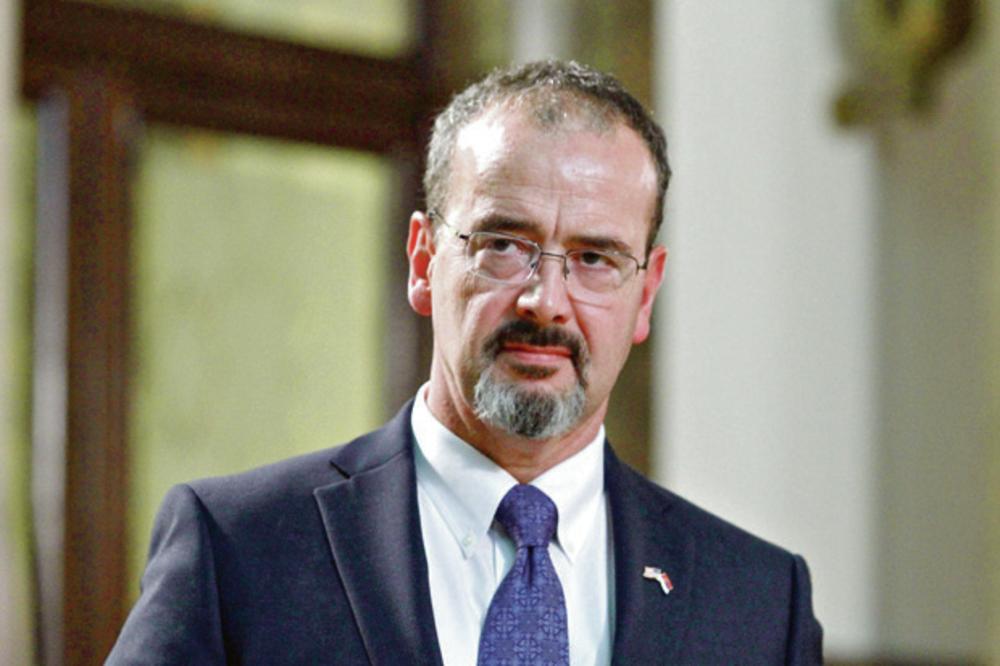 ENTONI GODFRI: Srbija mora da procesuira odgovorne za ratne zločine