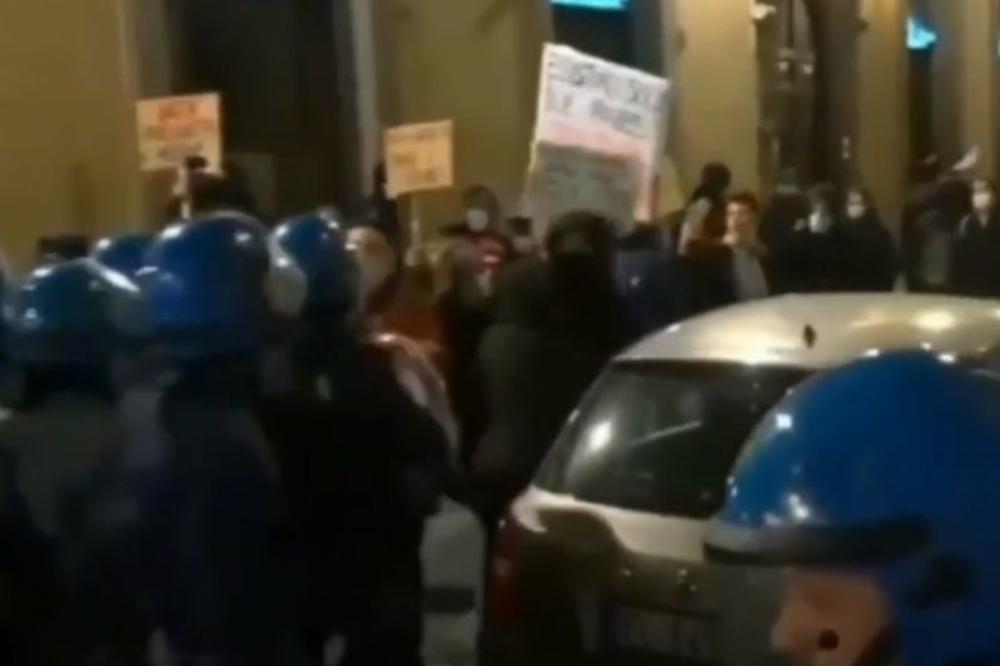 PROTESTI U ITALIJI ZBOG UVOĐENJA RESTRIKCIJA ZBOG PANDEMIJE: Okršaji policije i demonstratana u Firenci, uhapšeno oko 20 ljudi