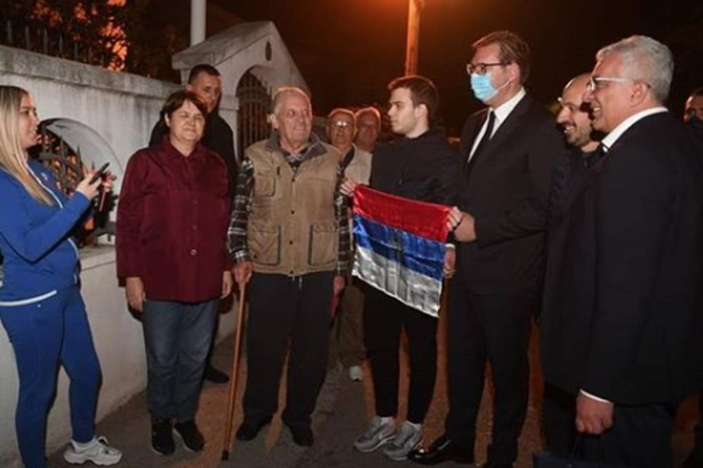VUČIĆ U ZAGORIČU: Predsednik proveo prijatno veče sa liderima Srba u Crnoj Gori (FOTO)
