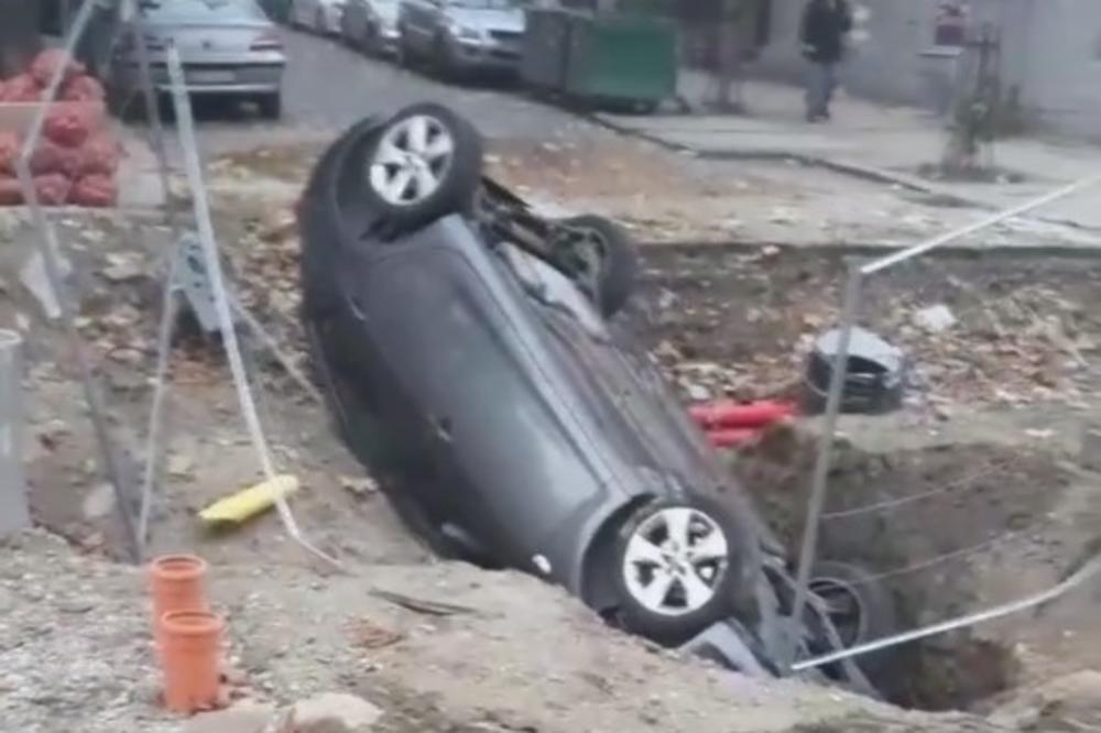 OGLASIO SE GRAD BEOGRAD: Prevrnuo se putnički automobil kod gradilišta na Dorćolu pod nerazjašnjenim okolnostima