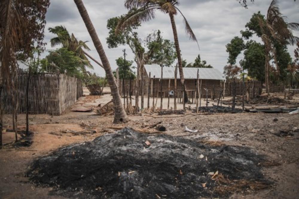 MASAKR NA FUDBALSKOM TERENU U MOZAMBIKU: Islamisti obezglavili 50 ljudi, hvatali ih po okolnim selima! (VIDEO)