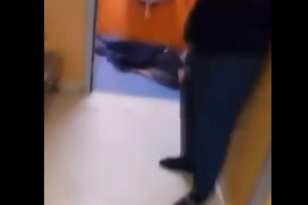 UZNEMIRUJUĆI SNIMAK KOJI JE UZDRMAO  ITALIJU: Pacijent oboleo od korone umro u toaletu! Evo šta kaže direktor klinike (VIDEO 18+)