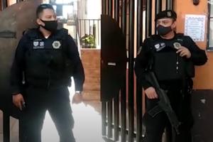 POLICIJA ZAUSTAVILA DVA DEČAKA KOJA SU NOSILA KOFER: Torba se otvorila i otkriven je stravičan zločin (VIDEO)
